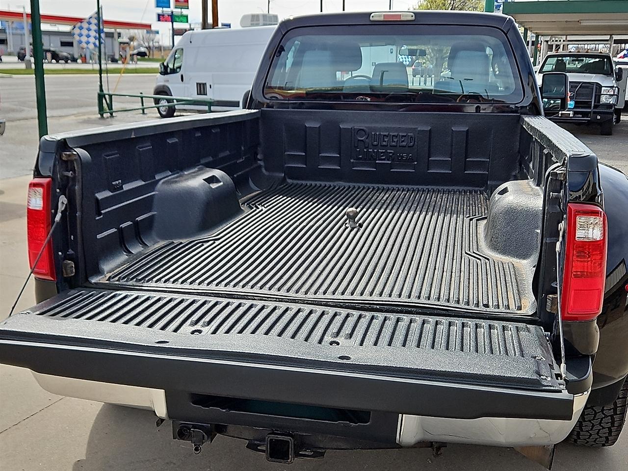 Ford Super Duty F-350 DRW 4WD Crew Cab 172" XL 2016