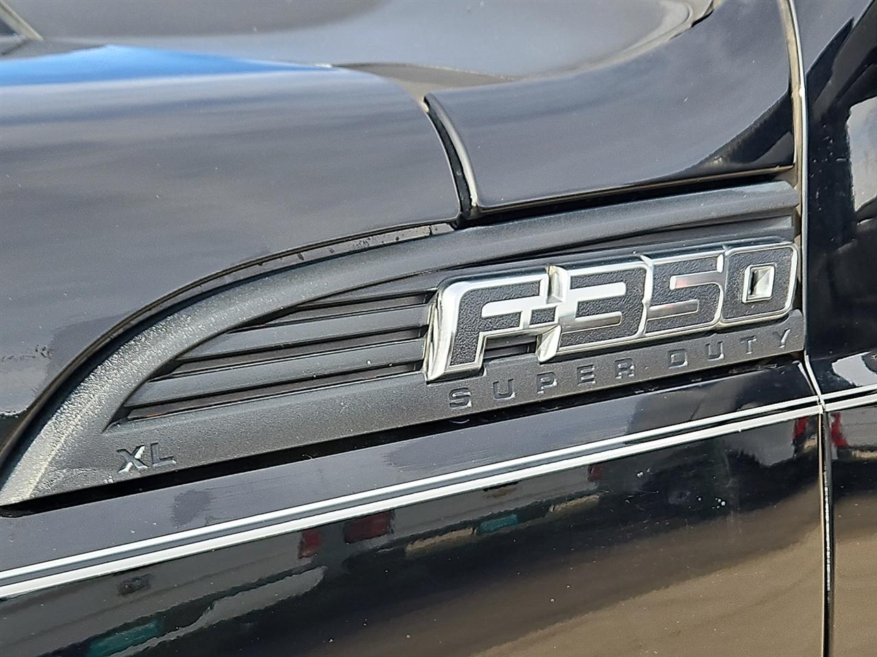 Ford Super Duty F-350 DRW 4WD Crew Cab 172" XL 2016