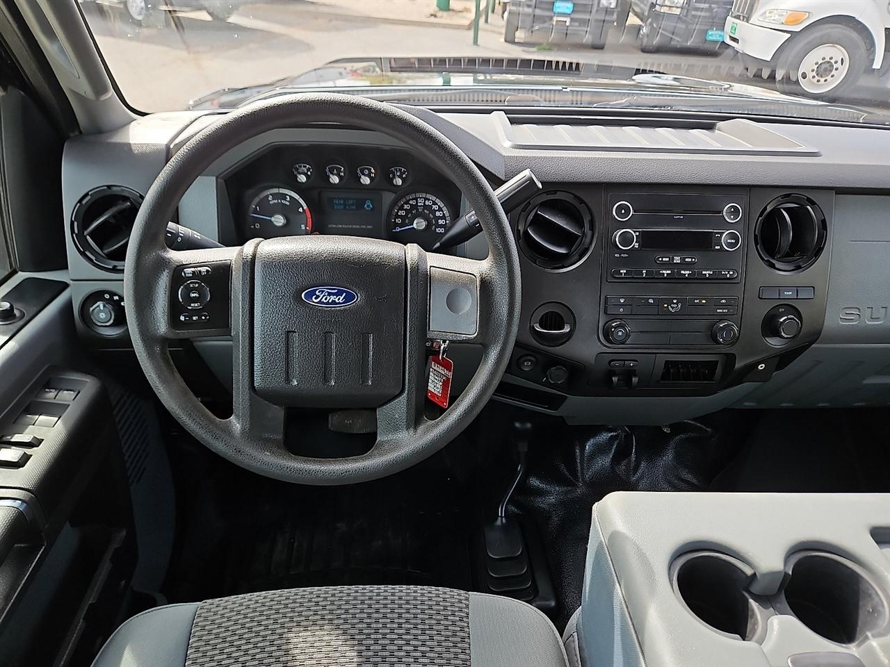 Ford Super Duty F-350 DRW 4WD Crew Cab 172" XL 2016