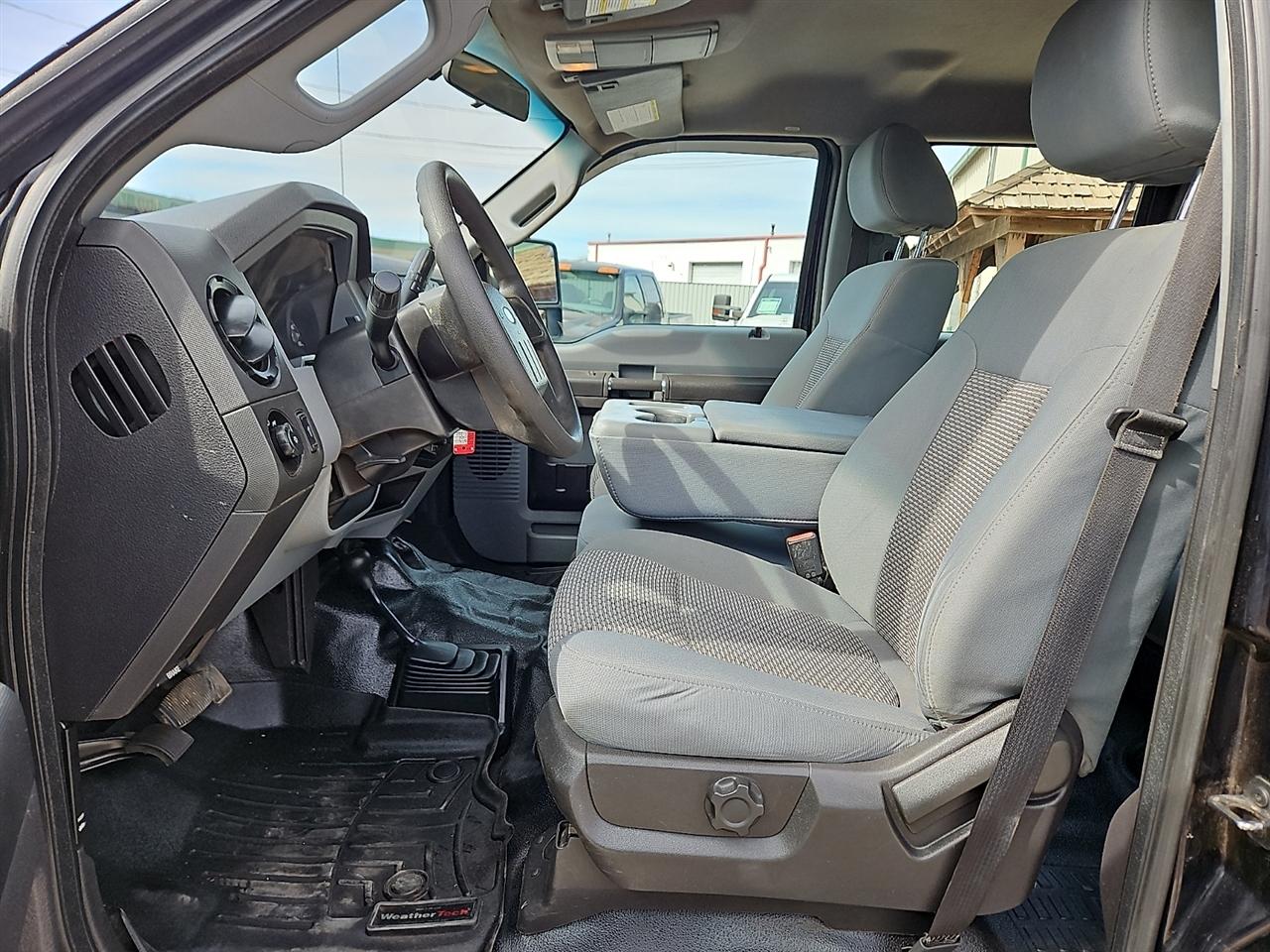 Ford Super Duty F-350 DRW 4WD Crew Cab 172" XL 2016