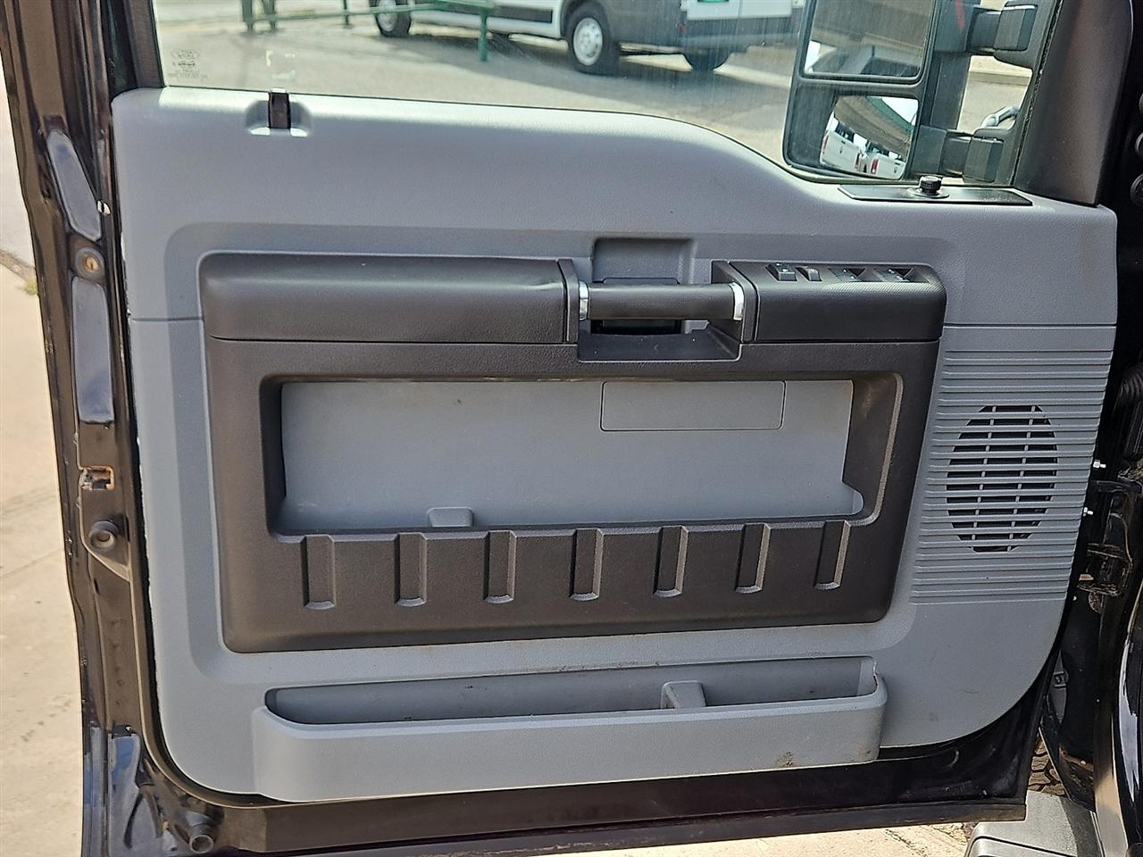 Ford Super Duty F-350 DRW 4WD Crew Cab 172" XL 2016