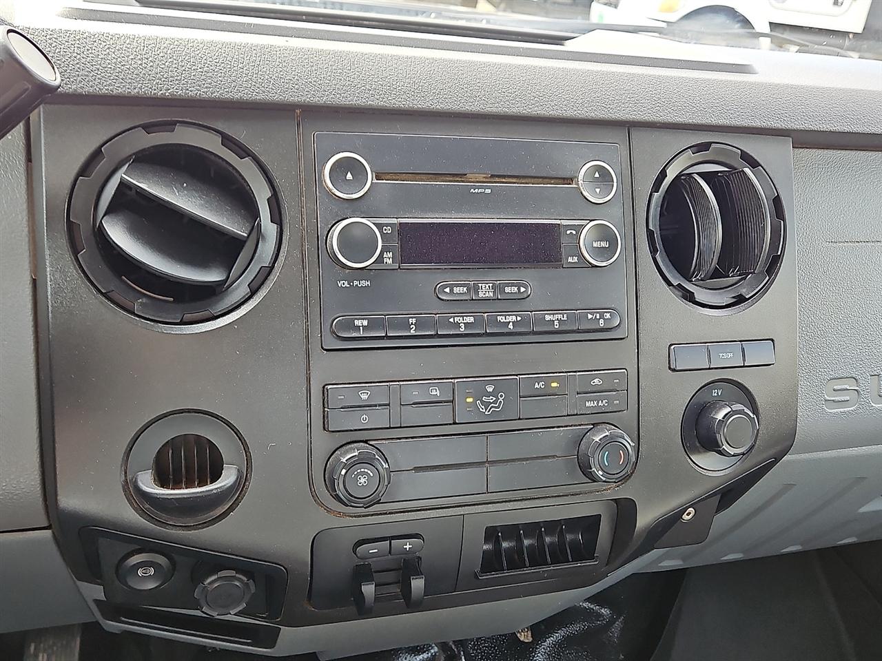 Ford Super Duty F-350 DRW 4WD Crew Cab 172" XL 2016