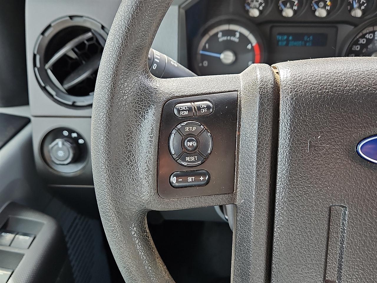 Ford Super Duty F-350 DRW 4WD Crew Cab 172" XL 2016