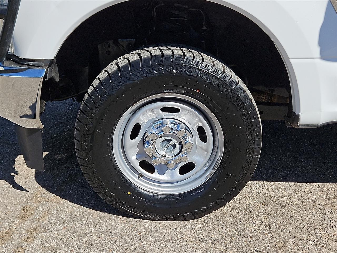 Ford Super Duty F-350 SRW 4WD Crew Cab 172" XL 2022