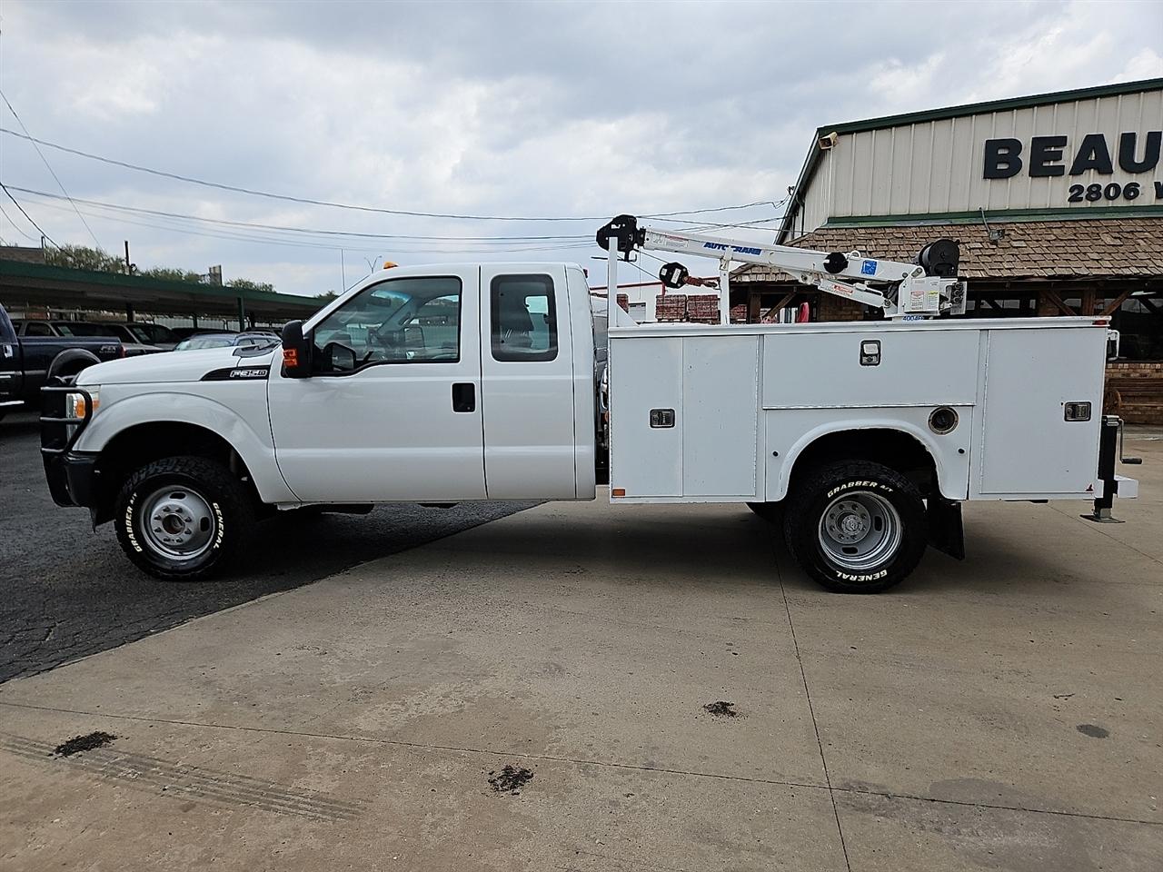 Ford Super Duty F-350 DRW 4WD SuperCab 162" WB 60" CA XL 2012