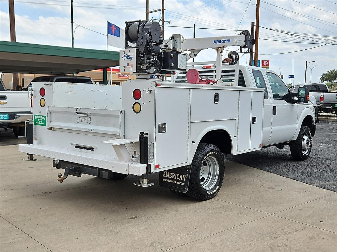 Ford Super Duty F-350 DRW 4WD SuperCab 162" WB 60" CA XL 2012