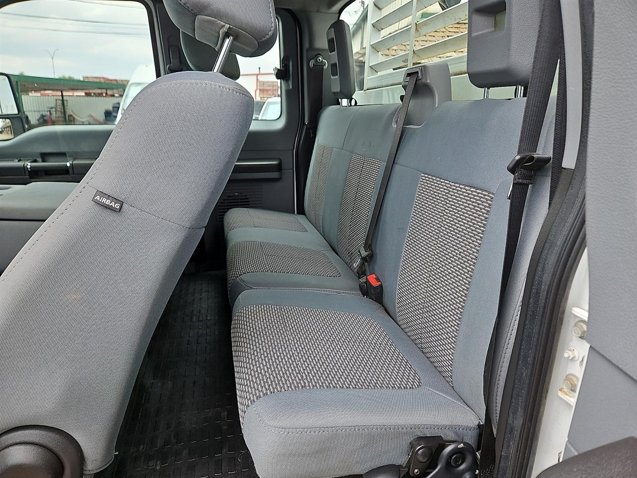 Ford Super Duty F-350 DRW 4WD SuperCab 162" WB 60" CA XL 2012
