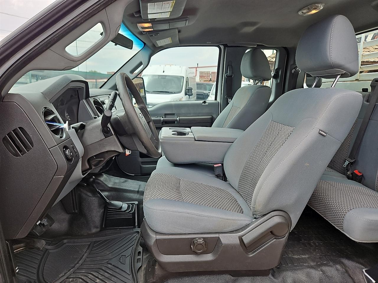 Ford Super Duty F-350 DRW 4WD SuperCab 162" WB 60" CA XL 2012
