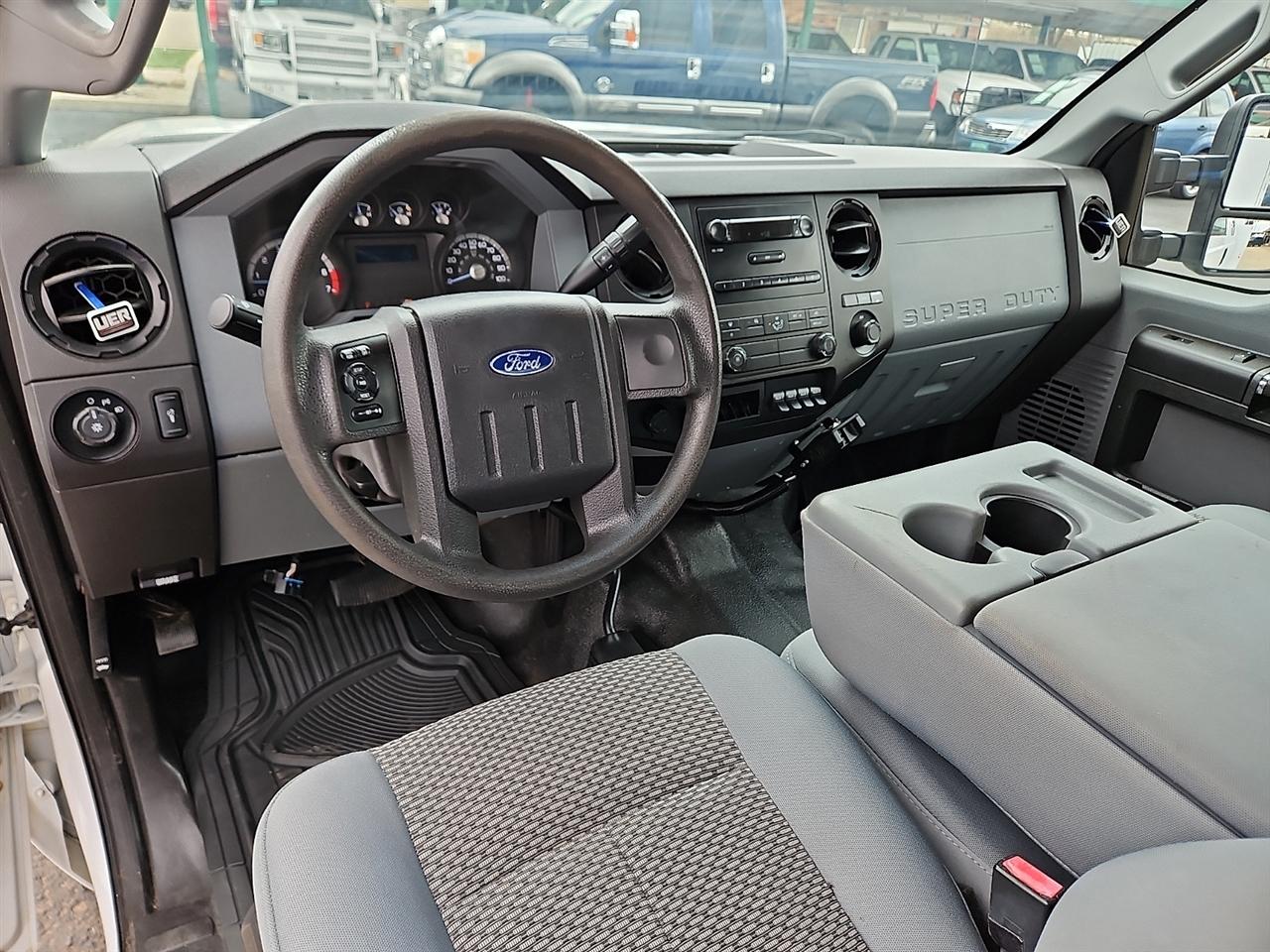 Ford Super Duty F-350 DRW 4WD SuperCab 162" WB 60" CA XL 2012