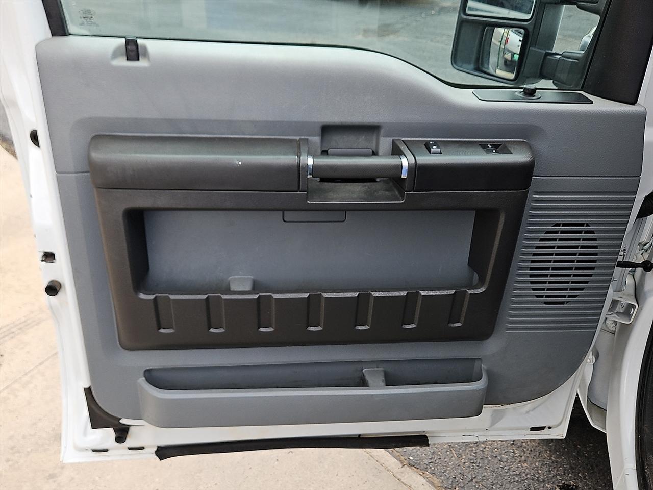 Ford Super Duty F-350 DRW 4WD SuperCab 162" WB 60" CA XL 2012