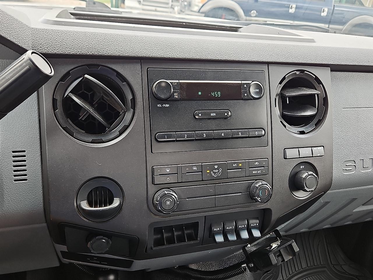Ford Super Duty F-350 DRW 4WD SuperCab 162" WB 60" CA XL 2012