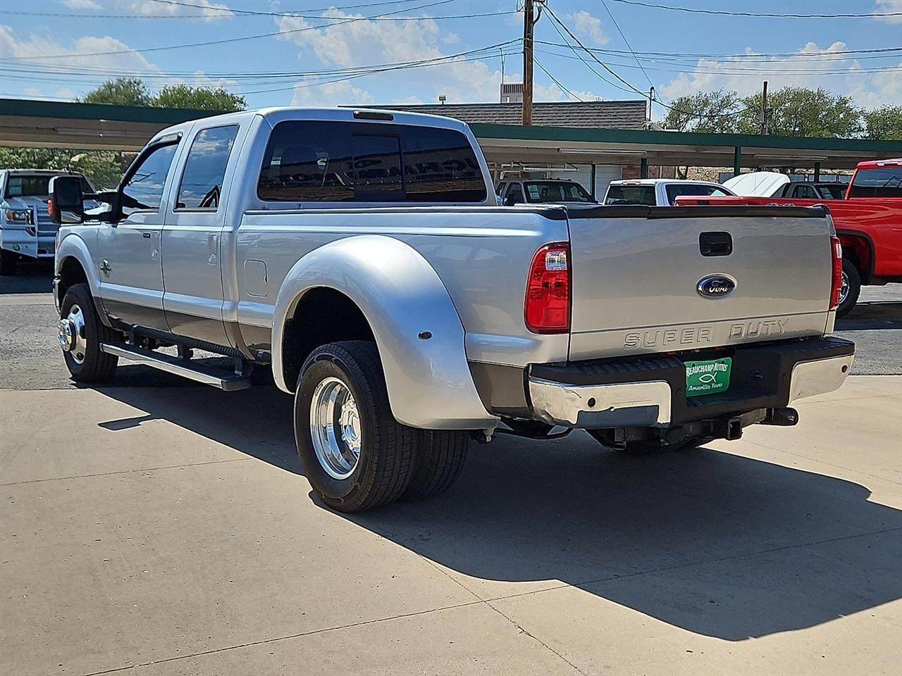 Ford Super Duty F-350 DRW 4WD Crew Cab 172" Lariat 2016
