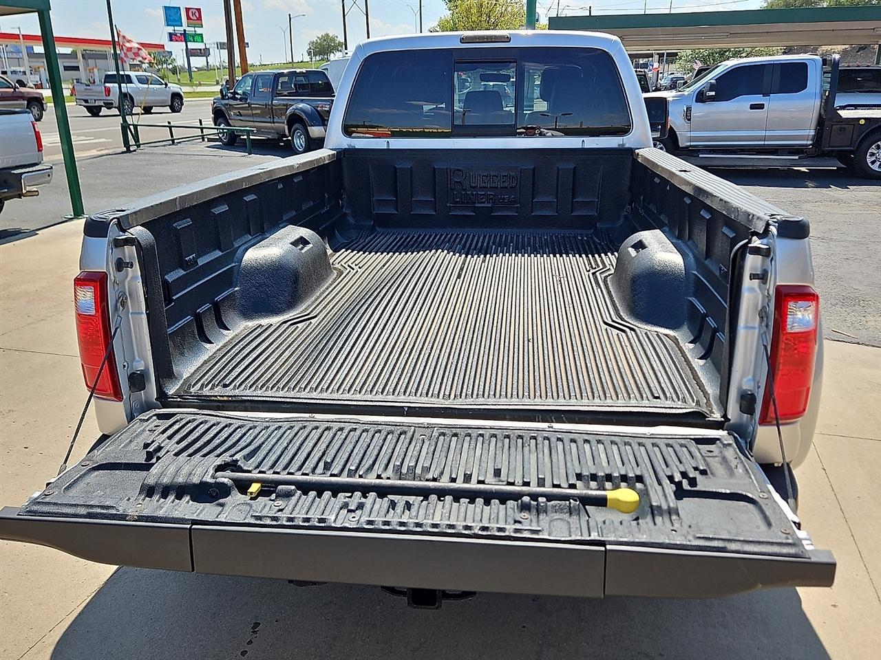 Ford Super Duty F-350 DRW 4WD Crew Cab 172" Lariat 2016