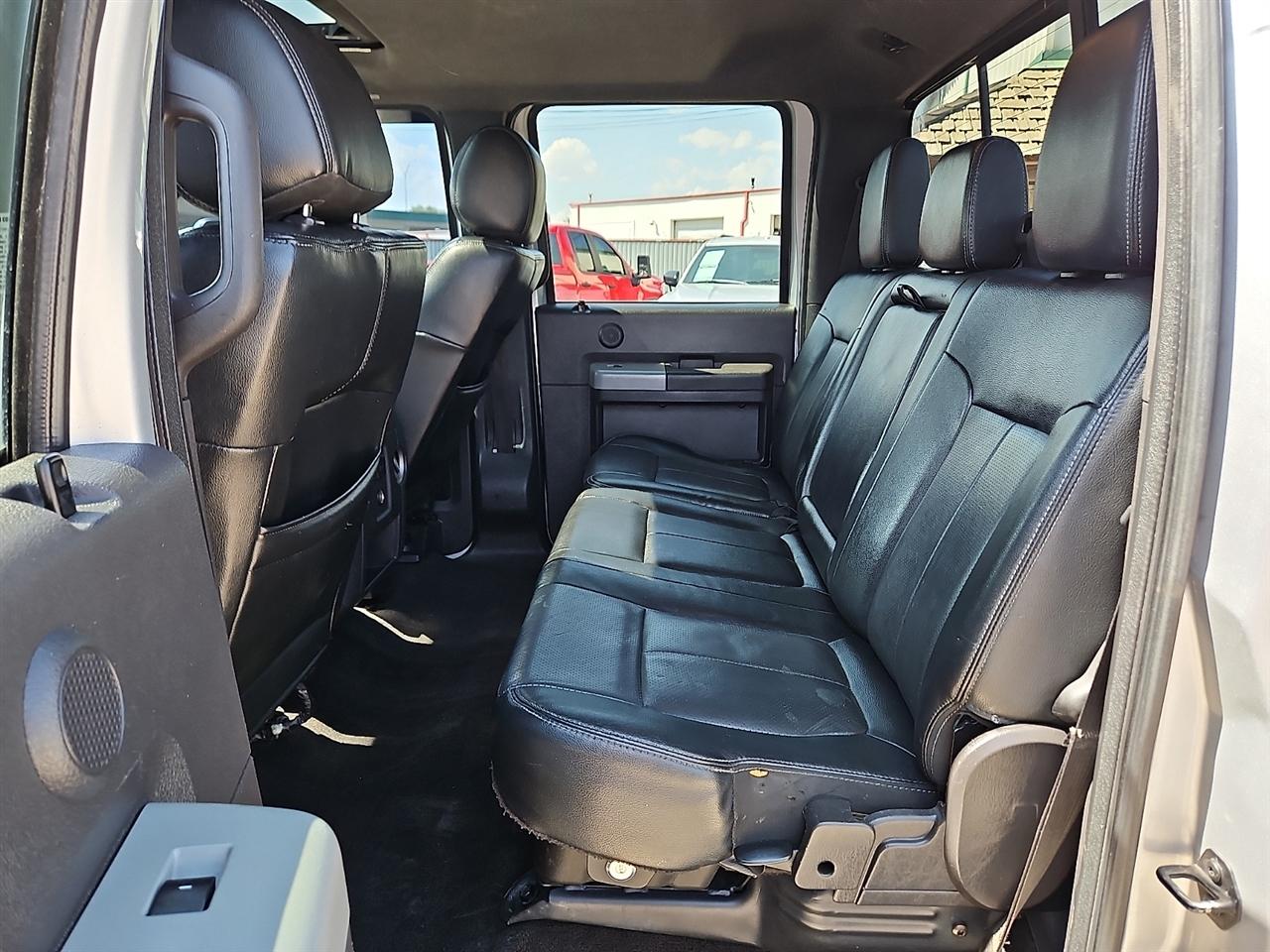 Ford Super Duty F-350 DRW 4WD Crew Cab 172" Lariat 2016