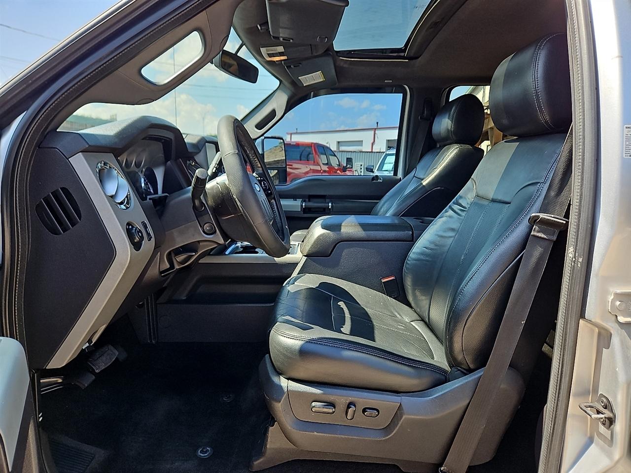 Ford Super Duty F-350 DRW 4WD Crew Cab 172" Lariat 2016
