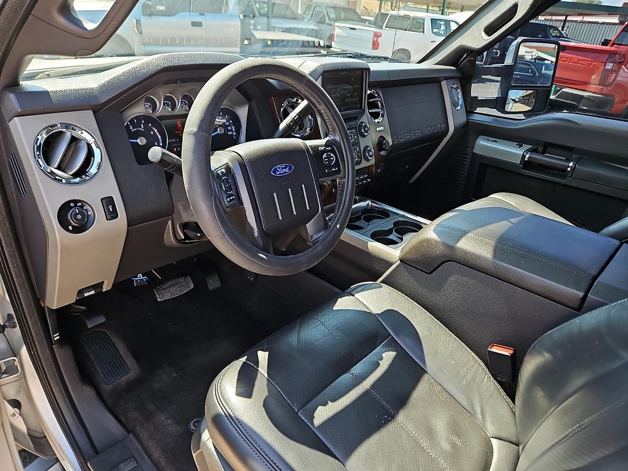 Ford Super Duty F-350 DRW 4WD Crew Cab 172" Lariat 2016