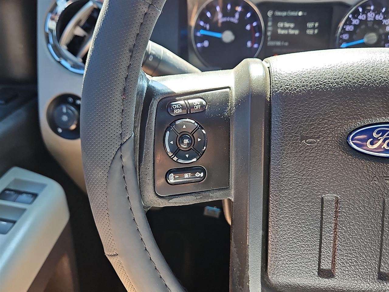 Ford Super Duty F-350 DRW 4WD Crew Cab 172" Lariat 2016