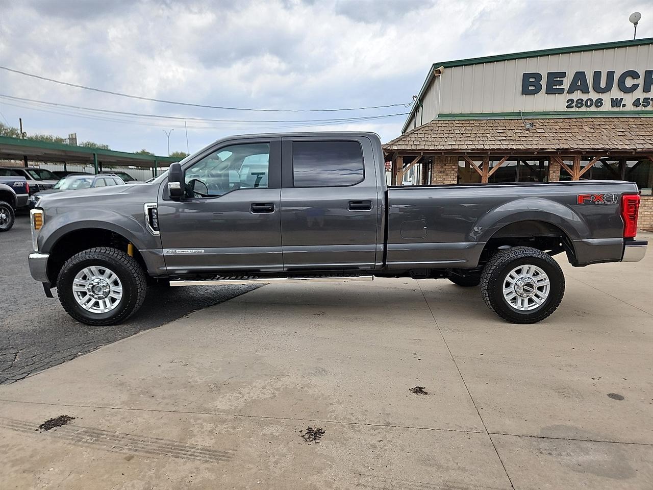 Ford Super Duty F-350 SRW XL 4WD Crew Cab 8' Box 2019
