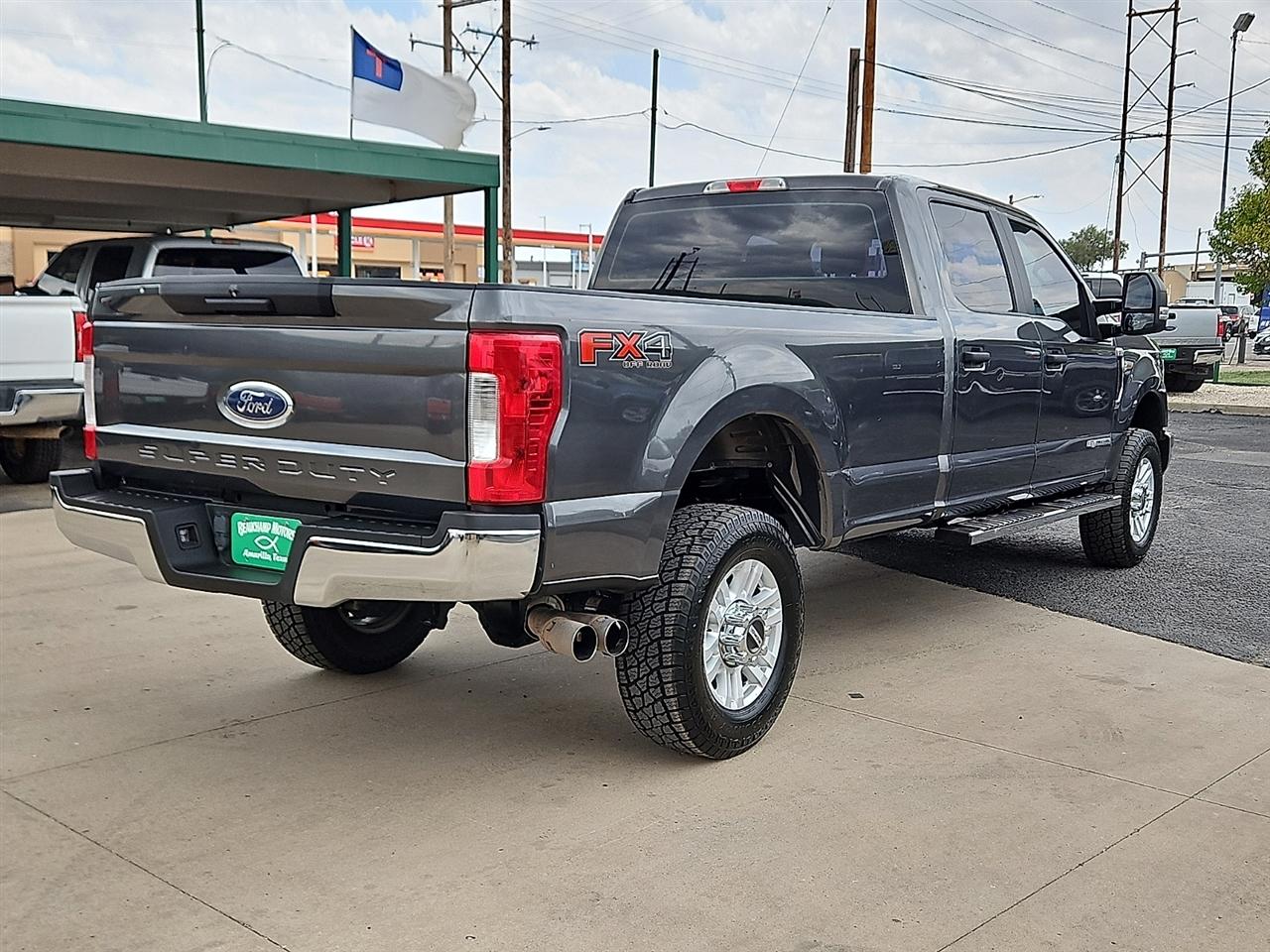 Ford Super Duty F-350 SRW XL 4WD Crew Cab 8' Box 2019