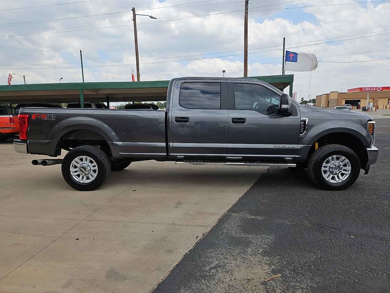 Ford Super Duty F-350 SRW XL 4WD Crew Cab 8' Box 2019