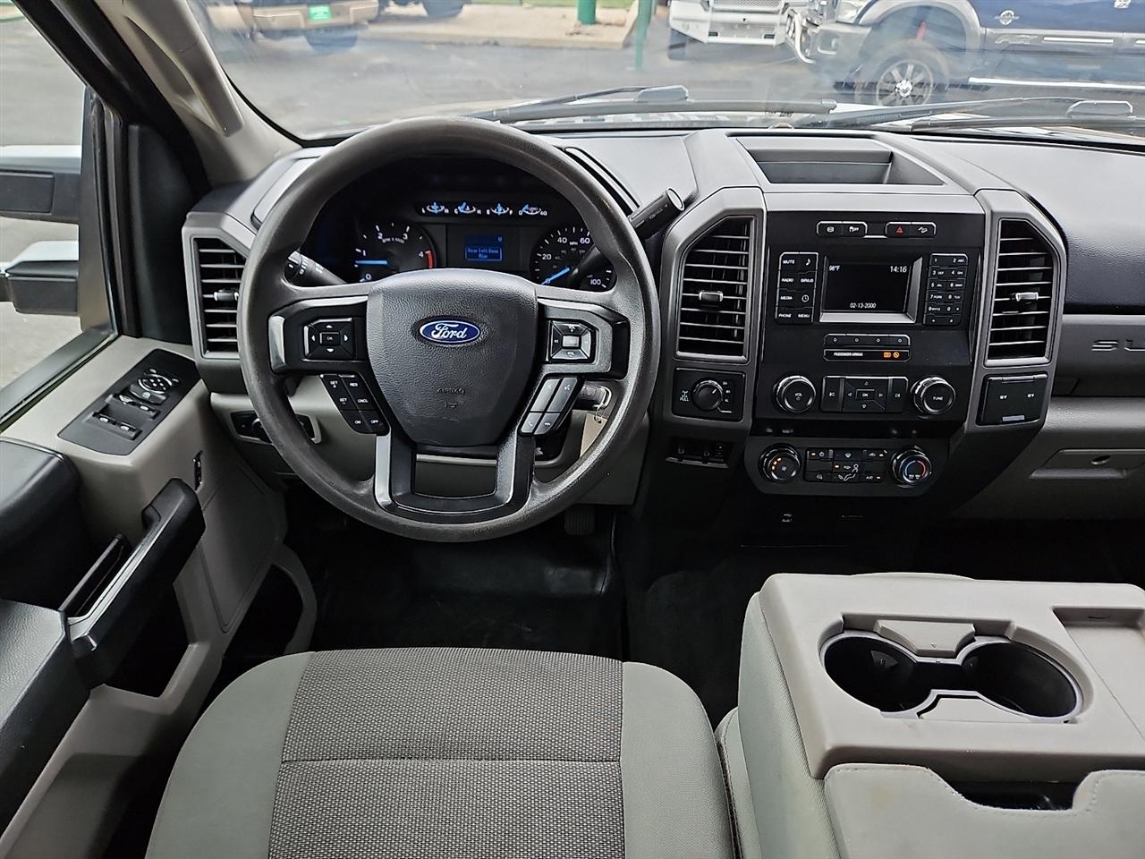 Ford Super Duty F-350 SRW XL 4WD Crew Cab 8' Box 2019