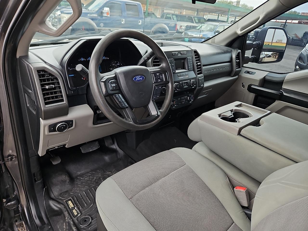 Ford Super Duty F-350 SRW XL 4WD Crew Cab 8' Box 2019