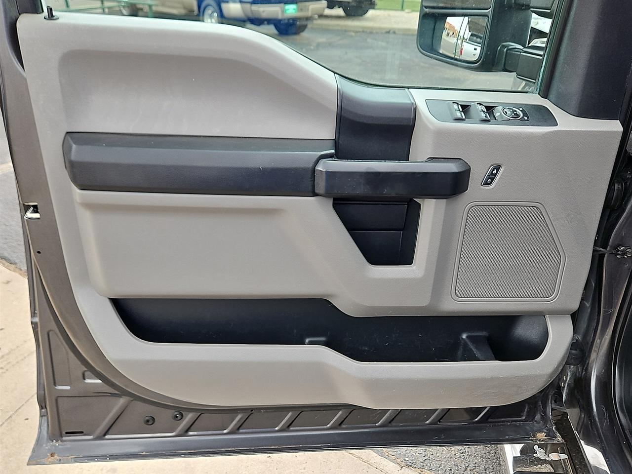 Ford Super Duty F-350 SRW XL 4WD Crew Cab 8' Box 2019