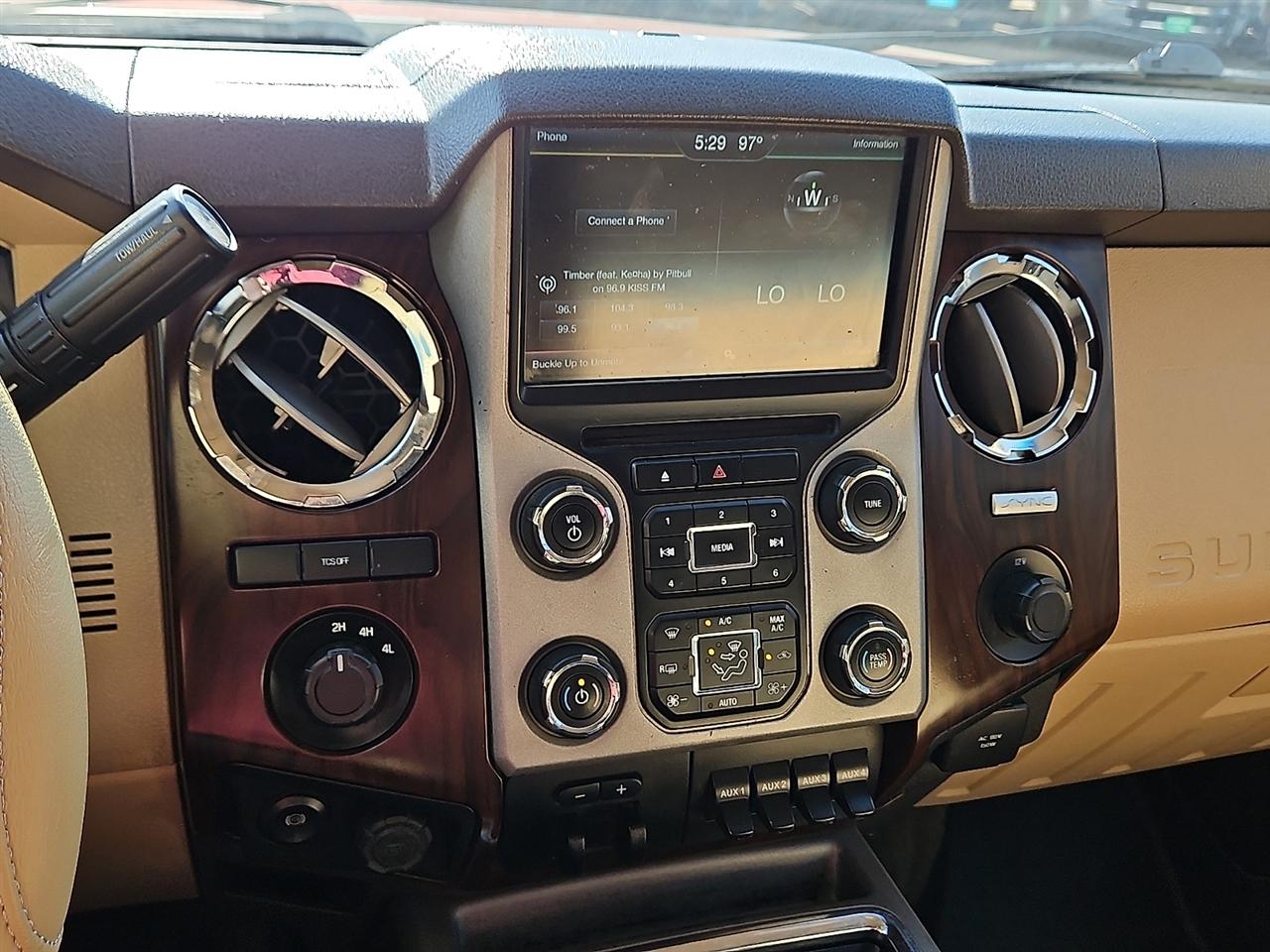 Ford Super Duty F-350 DRW 4WD Crew Cab 172" Lariat 2016