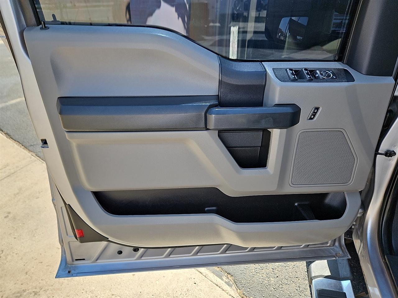 Ford Super Duty F-250 SRW XL 4WD SuperCab 6.75' Box 2022