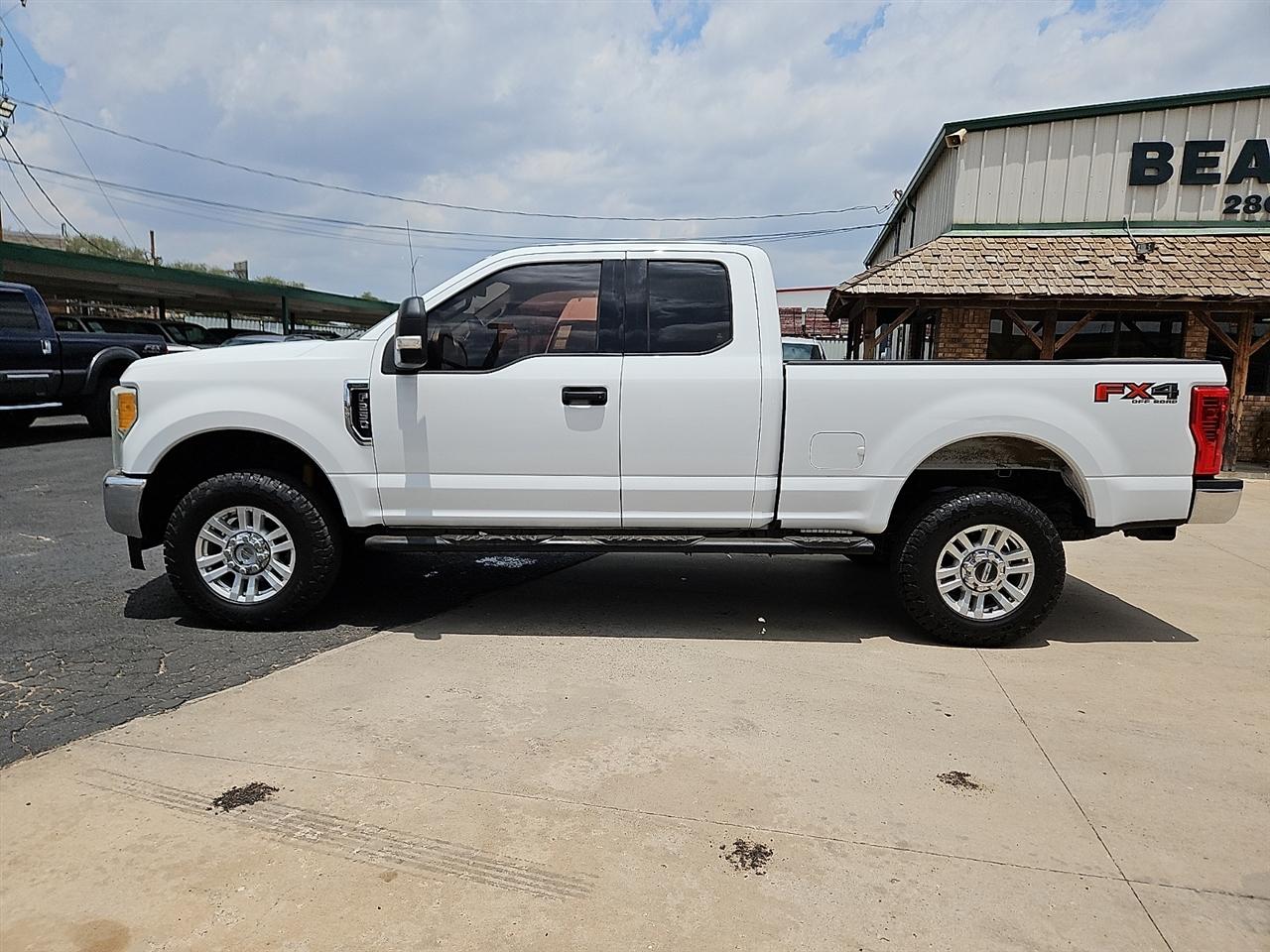 Ford Super Duty F-250 SRW Lariat 4WD SuperCab 8' Box 2017