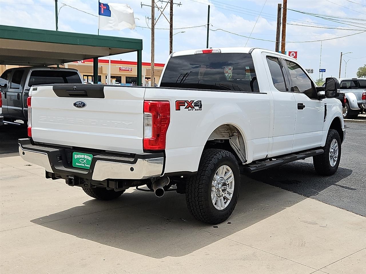 Ford Super Duty F-250 SRW Lariat 4WD SuperCab 8' Box 2017