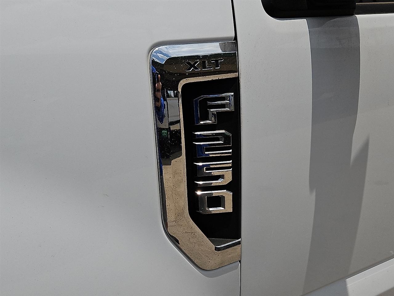 Ford Super Duty F-250 SRW Lariat 4WD SuperCab 8' Box 2017