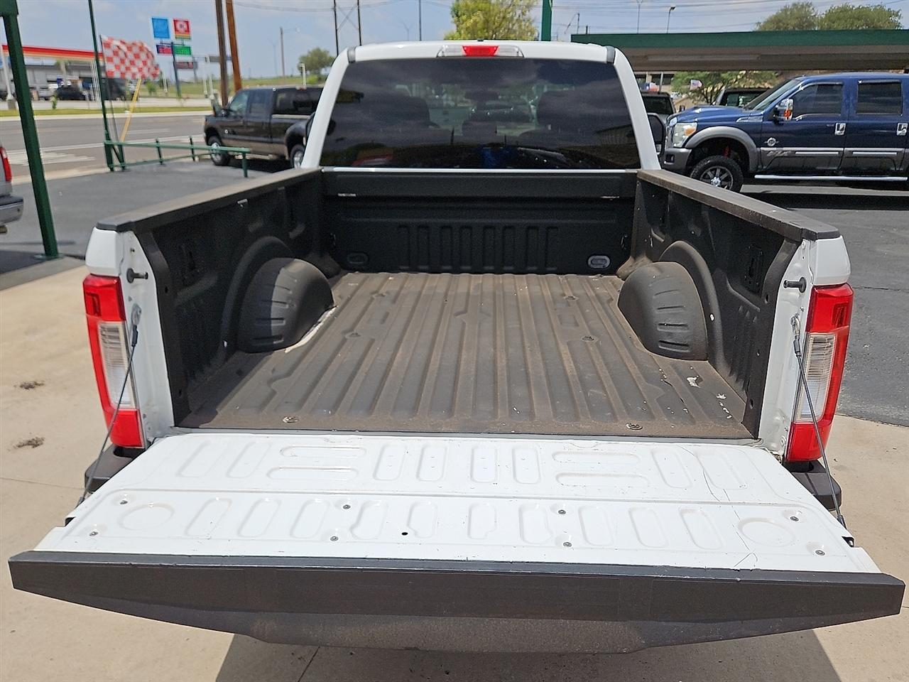 Ford Super Duty F-250 SRW Lariat 4WD SuperCab 8' Box 2017