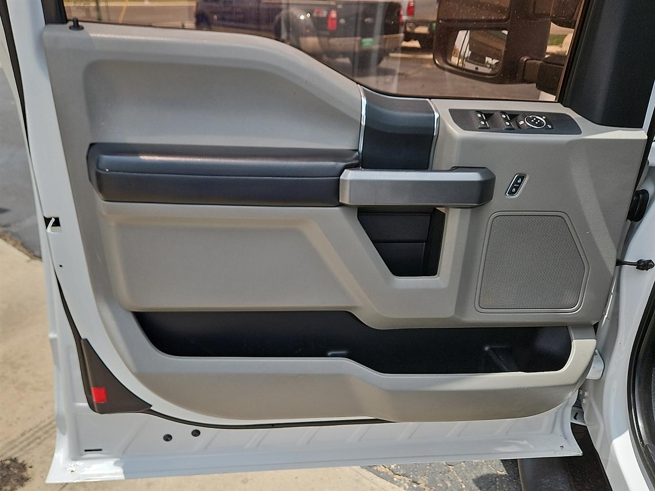 Ford Super Duty F-250 SRW Lariat 4WD SuperCab 8' Box 2017