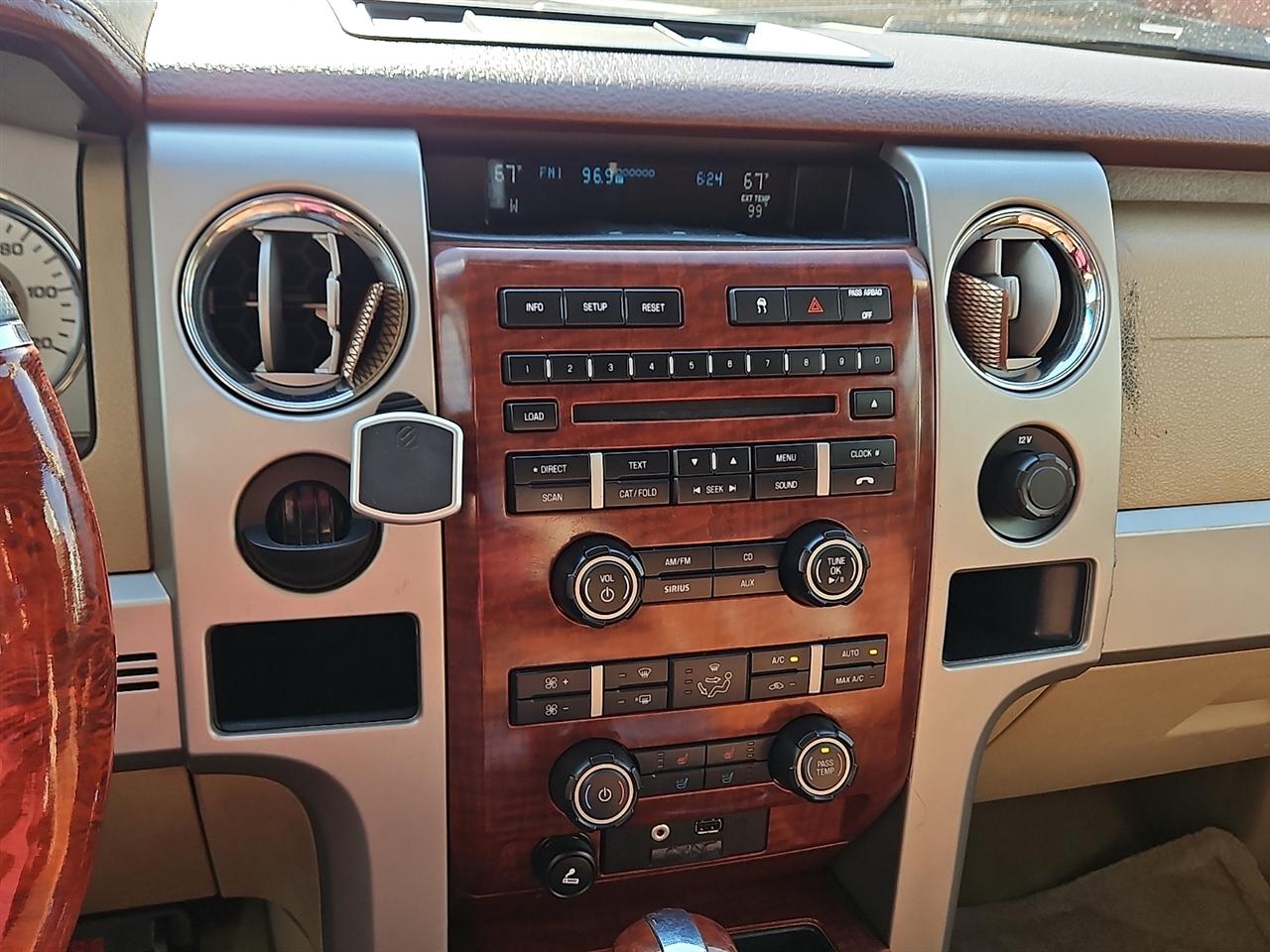 Ford F-150 2WD SuperCrew 145" XL 2010
