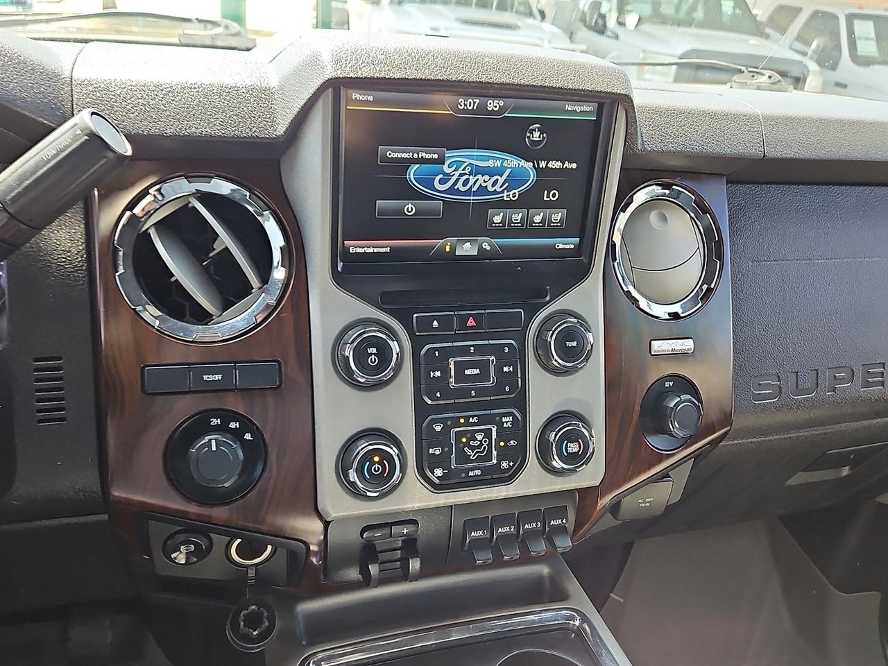 Ford Super Duty F-350 DRW 4WD Crew Cab 172" Lariat 2015