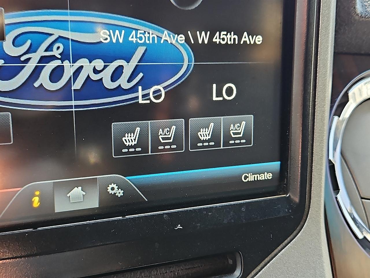 Ford Super Duty F-350 DRW 4WD Crew Cab 172" Lariat 2015