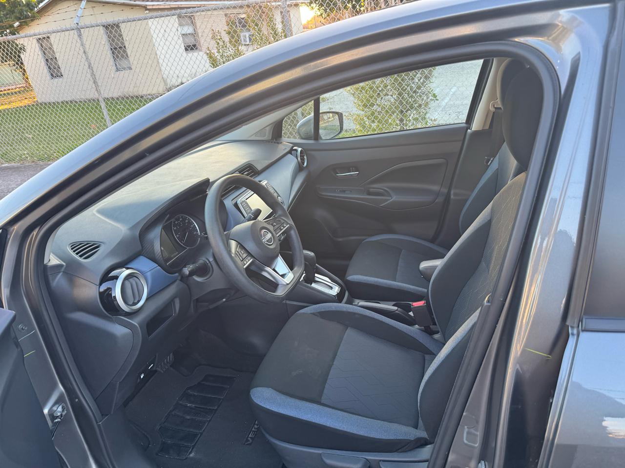 Nissan Versa SV 2025