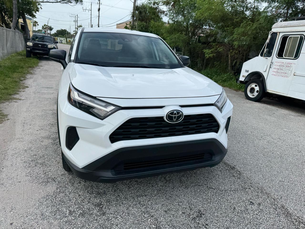 Toyota RAV4 LE 2024