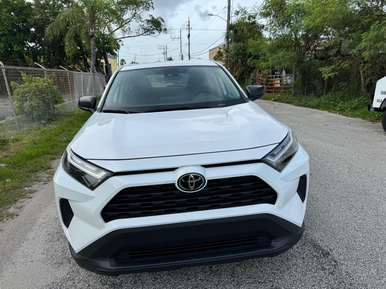 Toyota RAV4 LE 2024
