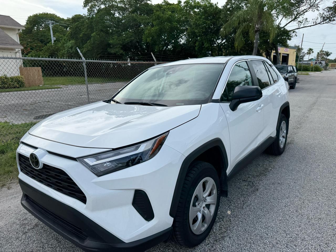 Toyota RAV4 LE 2024