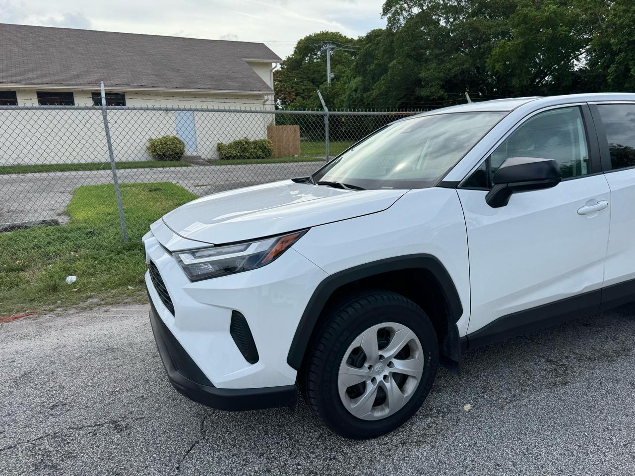 Toyota RAV4 LE 2024