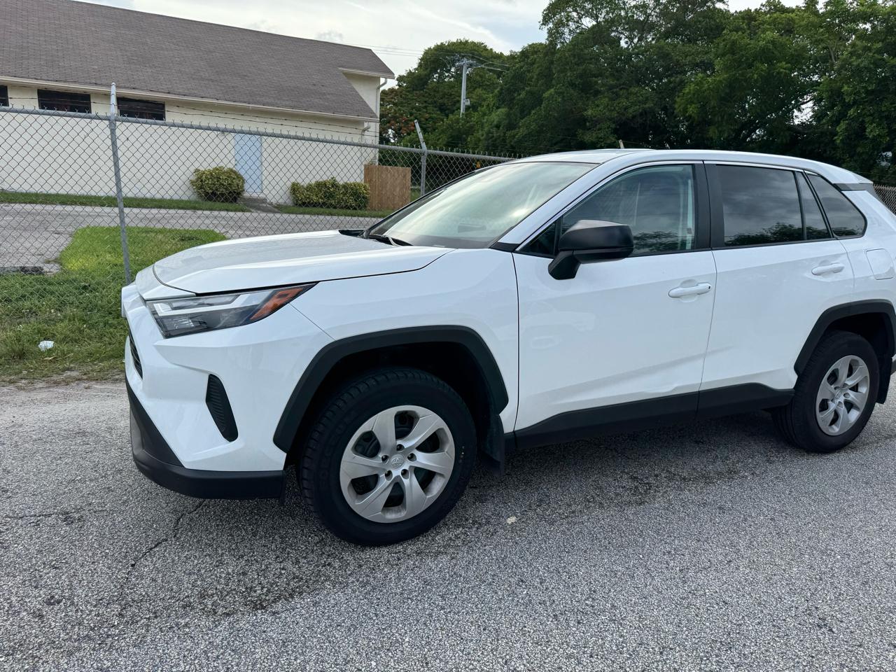 Toyota RAV4 LE 2024