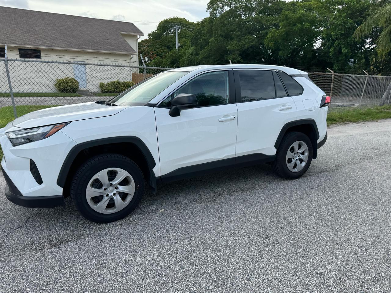 Toyota RAV4 LE 2024