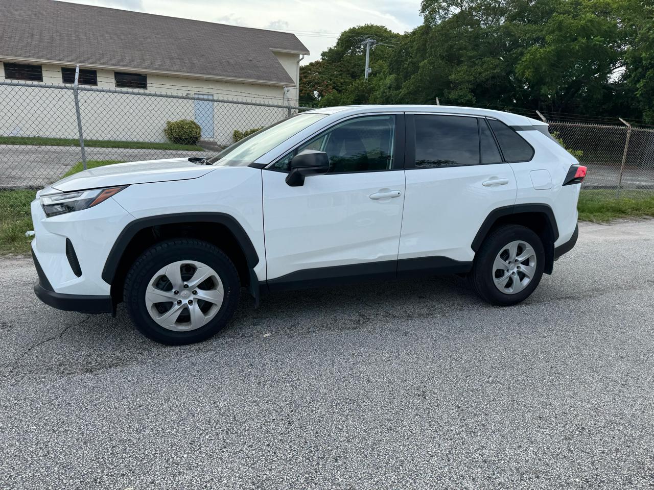 Toyota RAV4 LE 2024