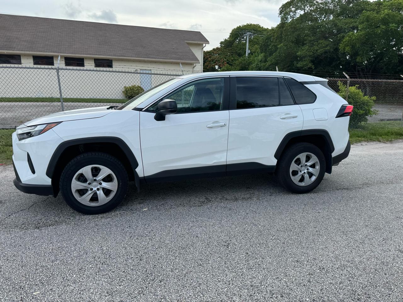 Toyota RAV4 LE 2024