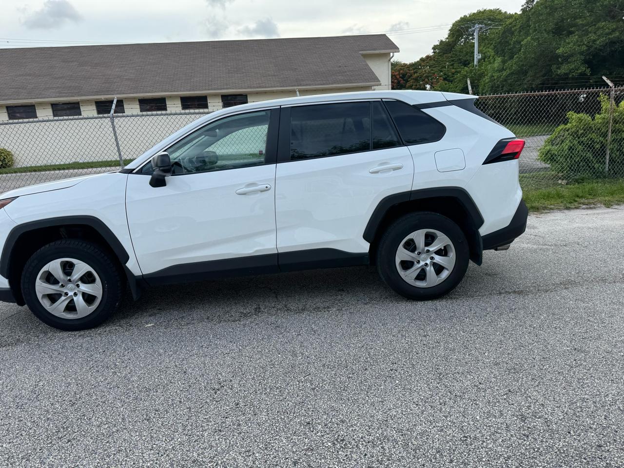 Toyota RAV4 LE 2024