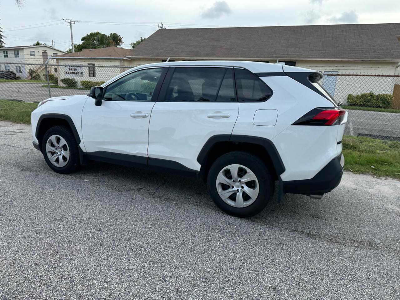 Toyota RAV4 LE 2024