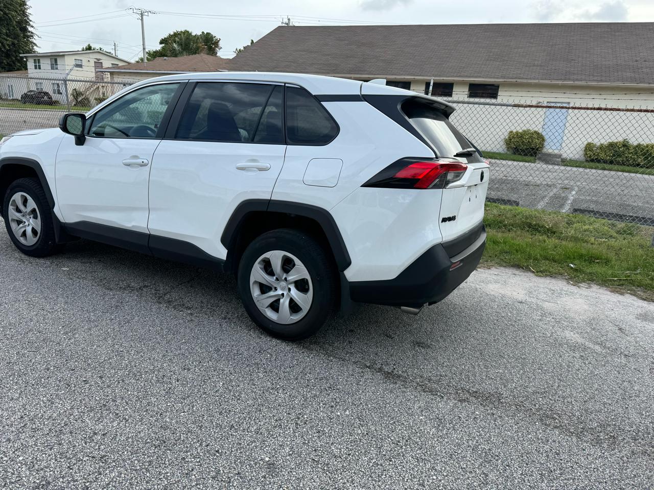 Toyota RAV4 LE 2024