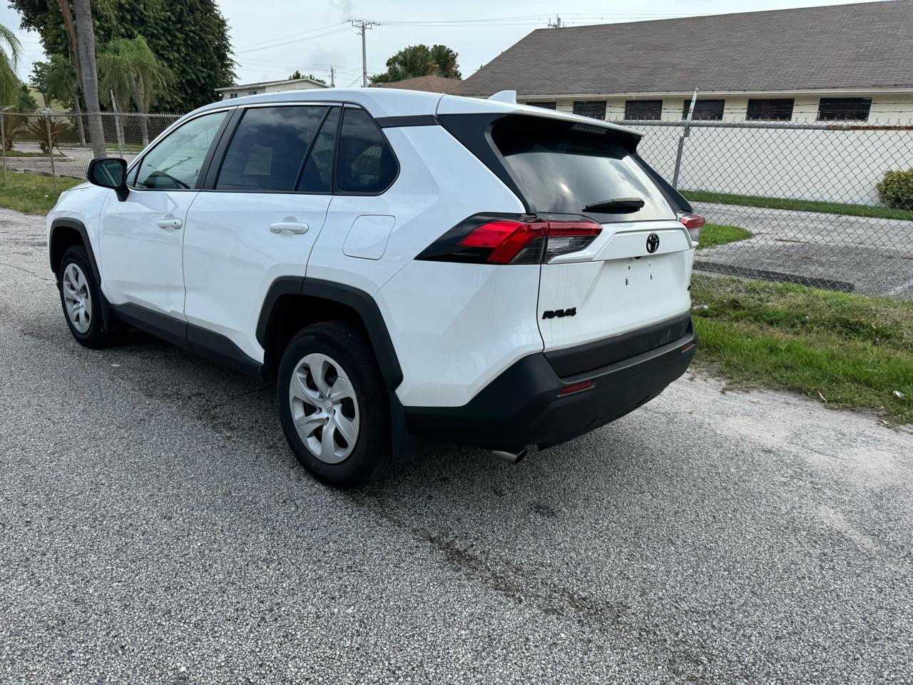 Toyota RAV4 LE 2024